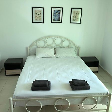 Irida Apartments Nea Skioni Chambre photo
