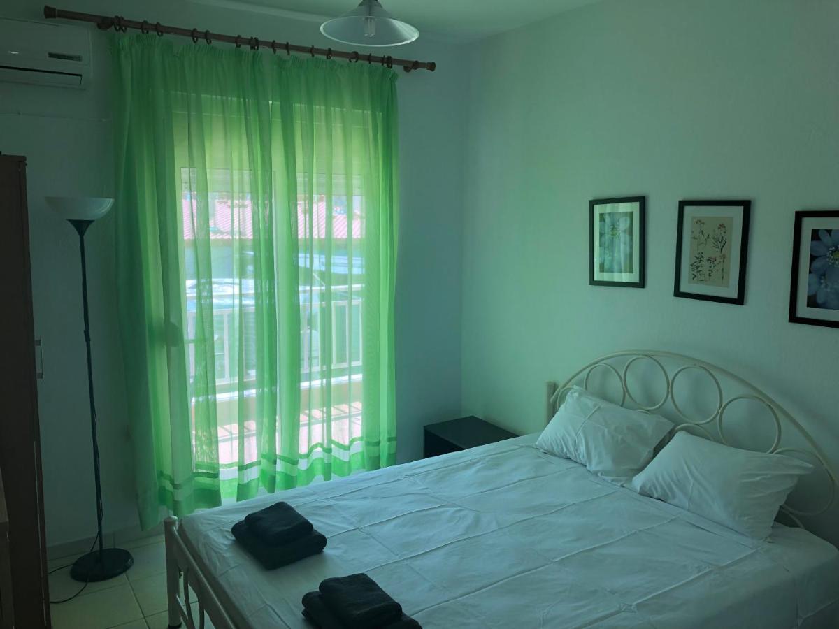 Irida Apartments Nea Skioni Chambre photo