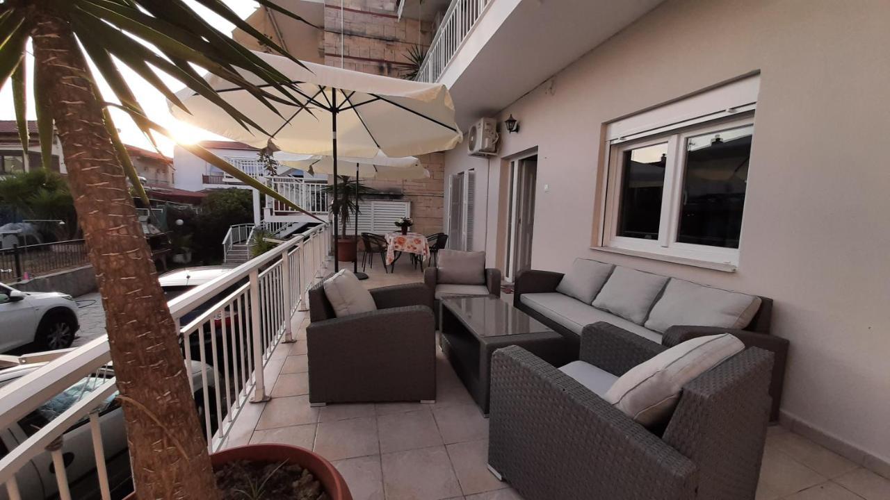 Irida Apartments Nea Skioni Extérieur photo