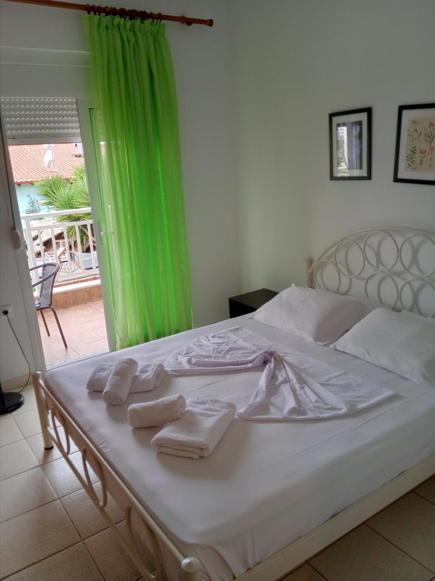 Irida Apartments Nea Skioni Extérieur photo