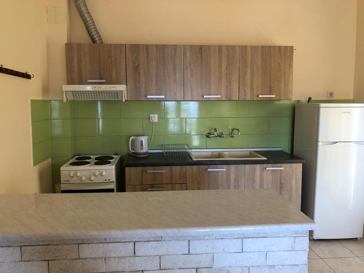 Irida Apartments Nea Skioni Extérieur photo